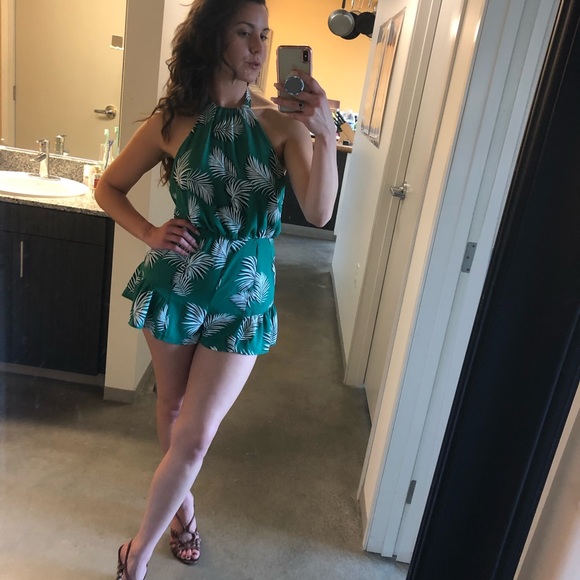 Tropical Halter Ruffle Romper - Picture 4 of 8